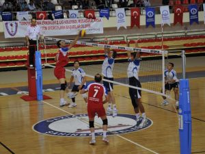 Şahinbey Voleybolda 3 Puanı Aldı