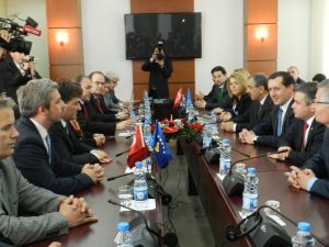 Başbakan Thaçi İle Görüştü