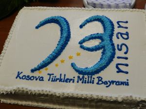 İşler, Kosova’da Türk Çocuklarla 23 Nisan Pastasını Kesti