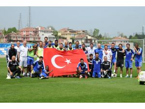 Kasımpaşalı Futbolculardan 23 Nisan Sevinci