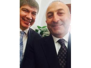 Bakan-belediye Başkanı Selfıesi