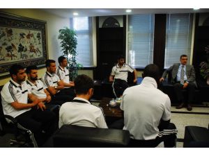 Şanlıurfasporlu Futbolculardan Belediye Başkanı Güvenç’e Ziyaret