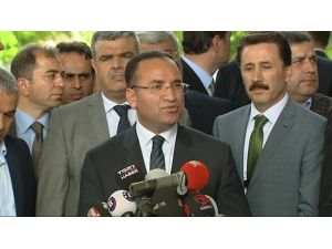 Aym Başkanını Topa Tuttu