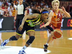 Galatasaray Fenerbahçe’yi Mağlup Etti