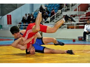 Deplasmanlı Güreş Liglerinde Mücadeleler Sona Erdi