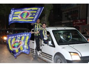 Van’lı Taraftarlar Sokaklara Döküldü