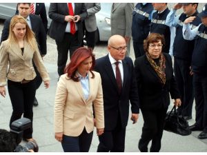 Talat: “Ekonomisi Çöken Rumlar Artık Çözüm İstiyor”