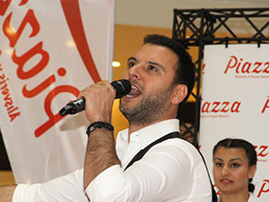 Alişan Piazza’da Coştu, Coşturdu