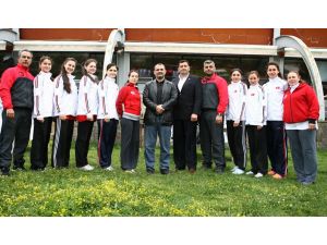 Karate Milli Takımı Finlandiya’ya Uçtu