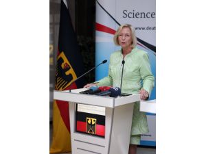 Bakan Işık, Almanya Eğitim Ve Araştırma Bakanı Wanka İle Biraraya Geldi