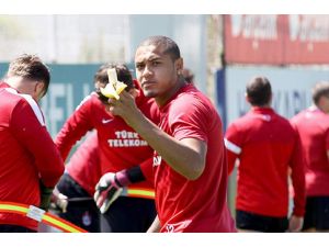 Trabzonsporun Brezilyalı Futbolcusu Henriqueden Vatandaşı Dani Alvese Muzlu Destek