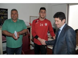 Genç Kaleci Furkandan 3 Yıllık İmza