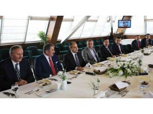 Bakan Kılıç, Ak Parti Samsun Teşkilatı İle Bir Araya Geldi