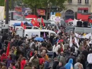 Tasarruf Paketi O Ülkede Bölünmeye Yol Açtı