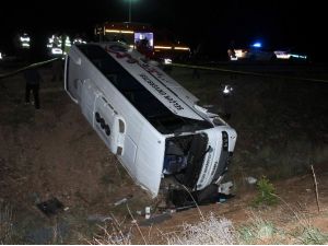 Öğrenci Servisi Devrildi: 17 Yaralı