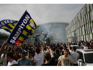 Şampiyona İzmirde Alev Alev Karşılama