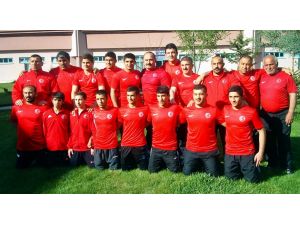 Yıldız Güreşçiler Avrupa Şampiyonasına Hazır