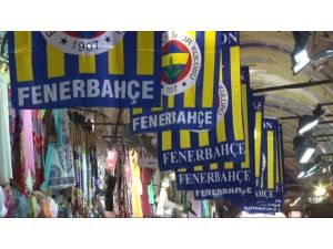 Kapalı Çarşı Sarı Laciverde Boyandı