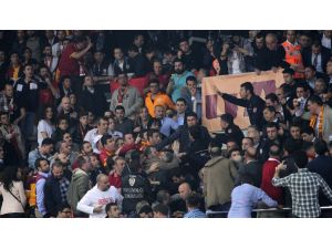 Derbi Maçta Mahmut Usluya Yumruklu Saldırı