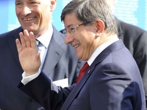 Davutoğlu, Rusya’yı Uyardı