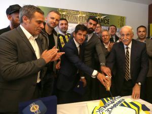Fenerbahçenin Şampiyonluğu Fiba Holdingde Kutlandı