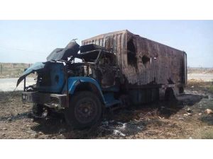 Suriye Uçakları Yardım Taşıyan Türk Tırını Vurdu