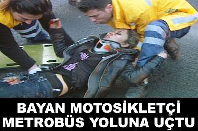 Bayan motosikletçi metrobüs yoluna uçtu 