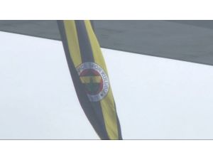 Bayrak Köprüye Asıldı