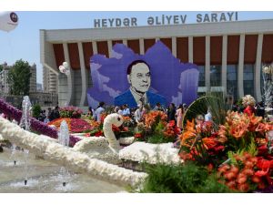 Azerbaycan’da Haydar Alivev’in Doğumu ‘Gül Bayramı’ İle Kutlanıyor