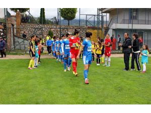 Konak Belediyespor Bayan Futbol Takımı Namağlup Şampiyon