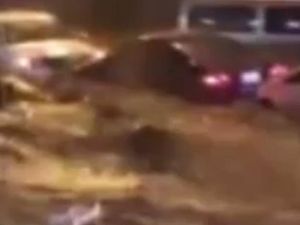 Çölde Sel Kamerada