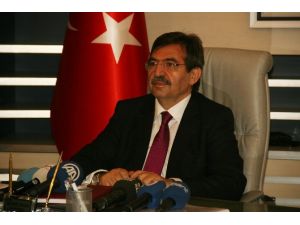 Acemi Siyasetçi Sert Kayaya Çarptı