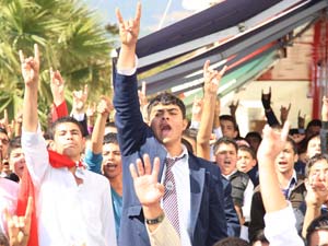 Cuma Namazı Çıkışında Toplanan Grup Terörü Lanetledi 