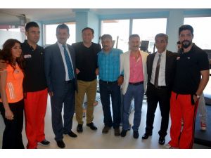 Hami Mandıralı Spor Salona Açtı