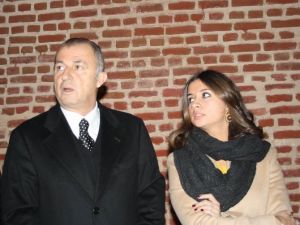 Düğünü Ertelediler
