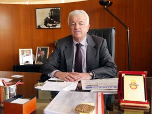 Paris Büyükelçiliği’nde Bayraklar Yarıya İndirildi