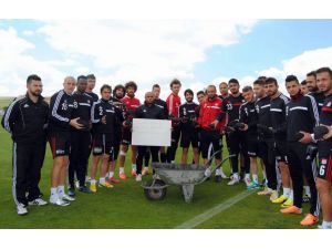Carlos Ve Futbolculardan Soma’ya Anlamlı Destek