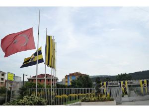 4 Büyükler Bayrakları Yarıya İndirdi
