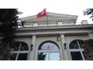 Macaristan Büyükelçiliğinde Bayraklar Yarıya İndirildi