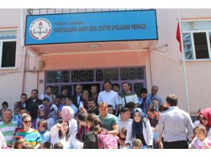 Hami Mandıralı Ve Futbolculardan Anlamlı Ziyaret