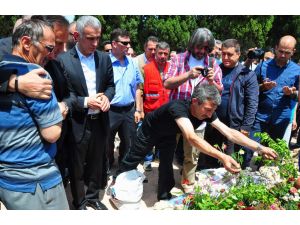 Trabzonspor, Siyah Tişörtlerle Maden Şehitliğini Ziyaret Etti