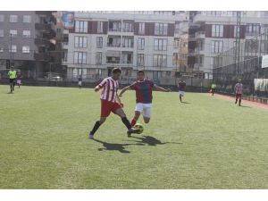 49 Yaşında Gençlere Taş Çıkartıyor