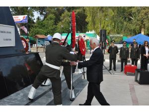 Kktc’de 19 Mayıs Atatürk Anıtına Çelenk Sunularak Kutlandı