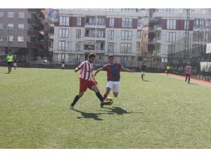 Gençlere Taş Çıkartıyor