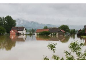 Bosna Hersek Sel Felaketiyle Uğraşmaya Devam Ediyor