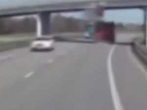 Vinç Köprüye Böyle Çarptı