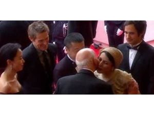 İran’ı Kızdıran Öpücük