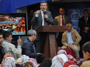 5 Çayı İle Mahallelinin Ayağına Gidiyorlar