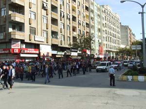 Teröre öfke, isyan dinmek bilmiyor