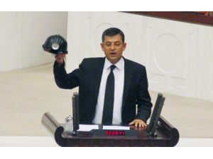 Genel Kurul’da Siyah Baretle Konuştu